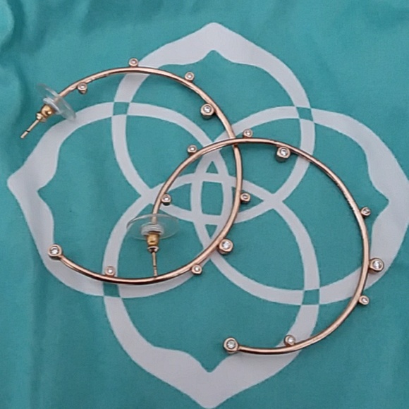 Kendra Scott Jewelry - Kendra Scott rose gold Zella hoop earrings